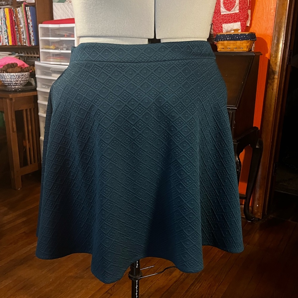 Torrid Woman's Size 22 Teal Diamond Pattern Textured Fabric A-line Skater Skirt
